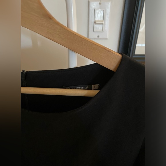 Black dress - Picture 10 of 11